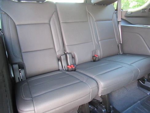 Used 2024 Chevrolet Tahoe Z71 w/ Luxury Package AWD/4WD image 38
