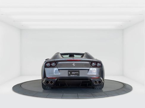 Used 2022 Ferrari 812 GTS RWD image 4
