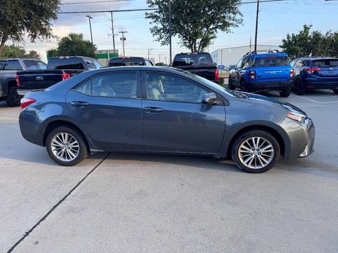 Used 2015 Toyota Corolla LE FWD image 3
