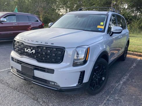 Used 2022 Kia Telluride SX w/ SX Prestige Package AWD/4WD image 3