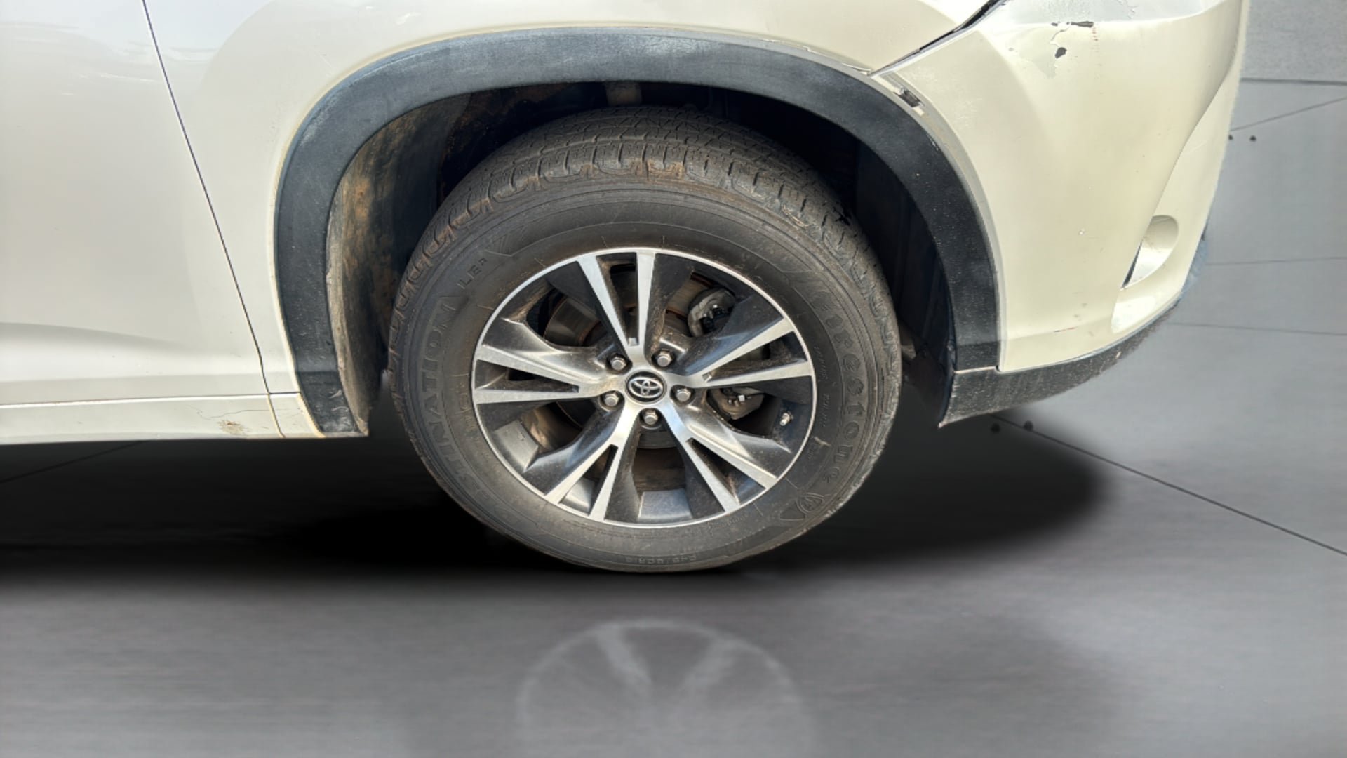 Used 2017 Toyota Highlander LE FWD image 34