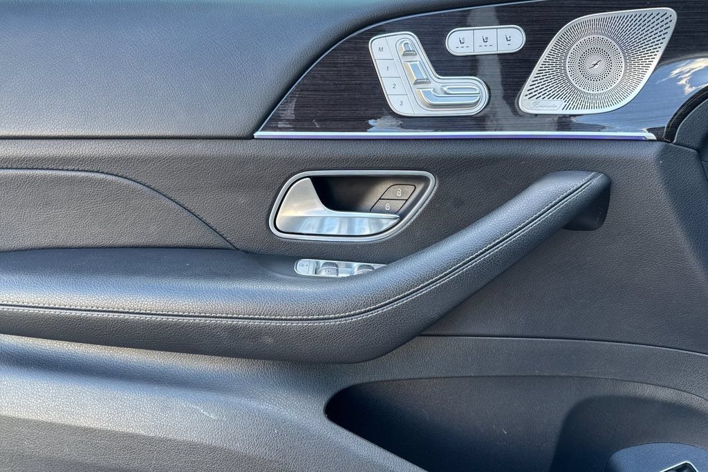 Used 2022 Mercedes-Benz GLS 450 4MATIC image 12