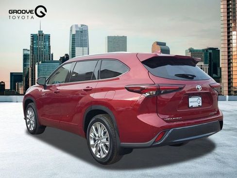 New 2026 Toyota Highlander Limited image 3