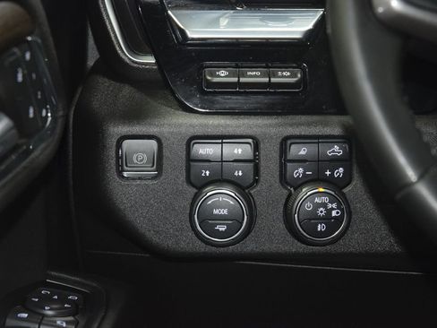 Used 2024 Chevrolet Silverado 1500 High Country w/ High Country Premium Package AWD/4WD image 35