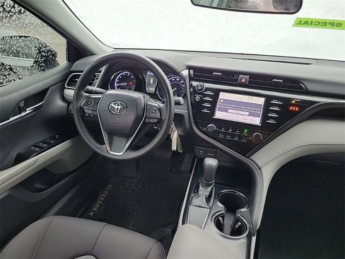 Used 2019 Toyota Camry LE image 9