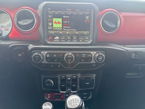 Used 2022 Jeep Gladiator Rubicon w/ Cold Weather Group image 28