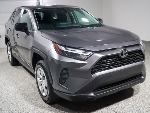 Used 2024 Toyota RAV4 LE AWD/4WD image 5