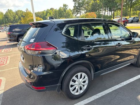 Used 2019 Nissan Rogue S FWD image 3