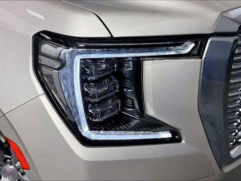 Used 2022 GMC Yukon Denali w/ Denali Premium Package image 42