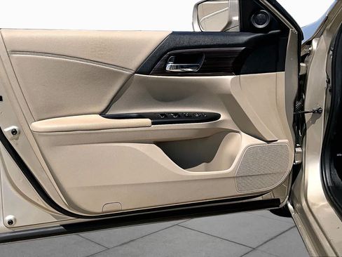 Used 2016 Honda Accord EX image 22