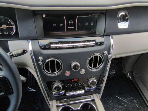 Used 2022 Rolls-Royce Cullinan image 28