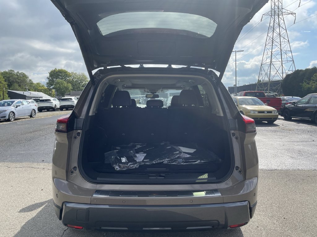 Certified 2025 Nissan Rogue SL w/ Tech Package AWD/4WD image 17