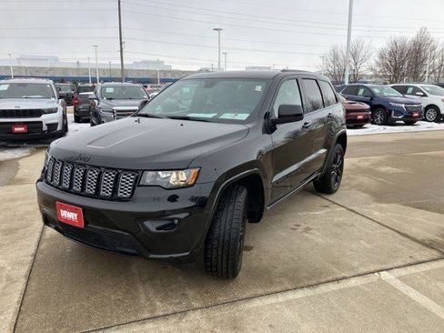 Certified 2022 Jeep Grand Cherokee Laredo X image 3