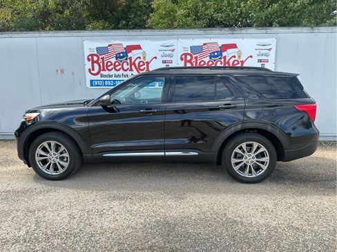Used 2020 Ford Explorer XLT w/ Equipment Group 202A image 7