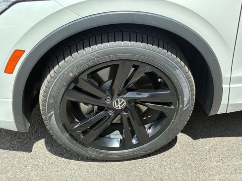 Used 2023 Volkswagen Tiguan SE R-Line AWD/4WD image 12