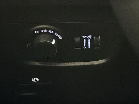 Used 2025 Jeep Grand Cherokee Altitude AWD/4WD image 31