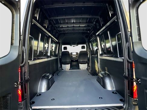 Used 2025 Mercedes-Benz Sprinter 2500 image 25