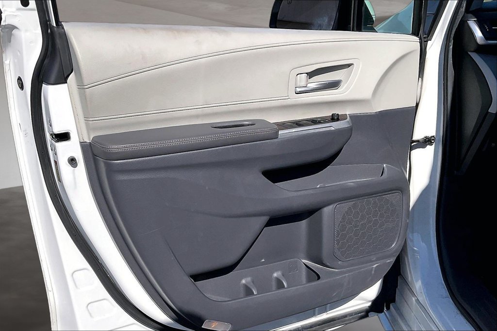 Used 2024 Toyota Sienna XLE FWD image 18