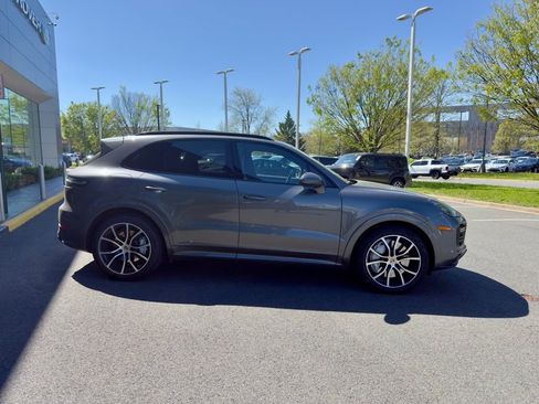 Used 2019 Porsche Cayenne Turbo image 5