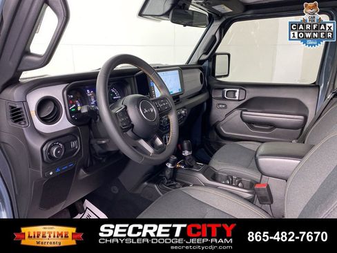 Used 2024 Jeep Wrangler Unlimited w/ Convenience Group AWD/4WD image 11