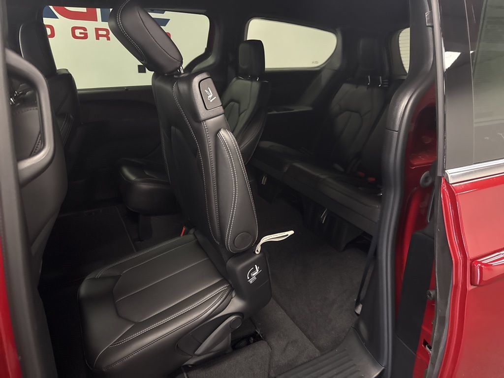 New 2026 Chrysler Pacifica Select AWD/4WD image 29