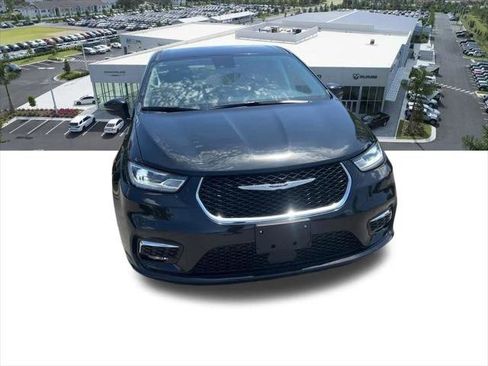 Certified 2023 Chrysler Pacifica Touring-L FWD image 5