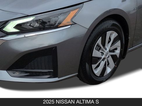 Used 2025 Nissan Altima 2.5 S image 11