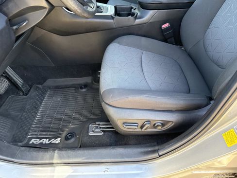 Used 2020 Toyota RAV4 XLE image 20