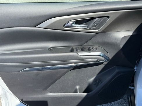 Used 2025 Chevrolet Traverse LT image 14