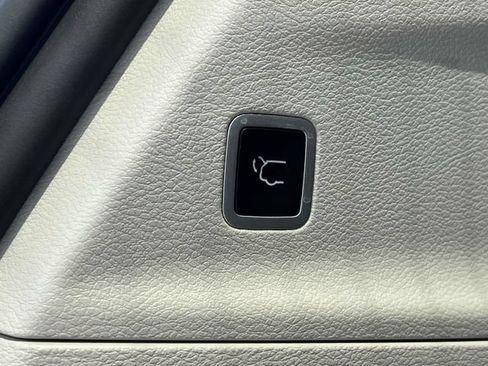 Used 2023 Chrysler Pacifica Touring-L FWD image 21