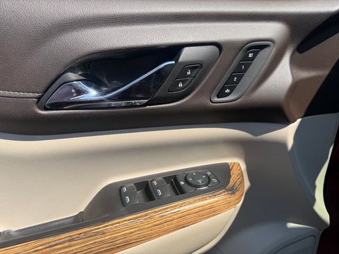 Used 2019 GMC Acadia Denali w/ Technology Package FWD image 20