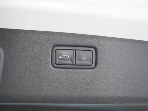 Used 2025 Genesis GV60 Advanced AWD/4WD image 11