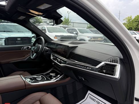 Used 2024 BMW X7 xDrive40i w/ M Sport Package AWD/4WD image 9