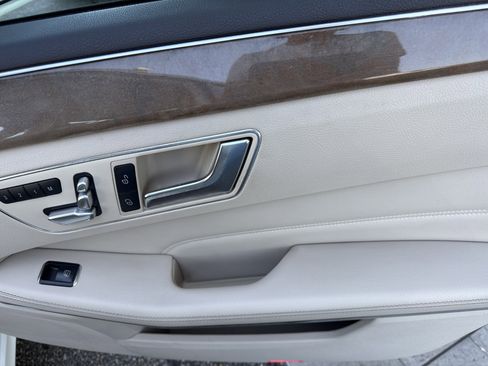 Used 2014 Mercedes-Benz E 250 BlueTEC Sedan image 17