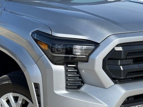 Used 2025 Toyota Tacoma SR5 image 3