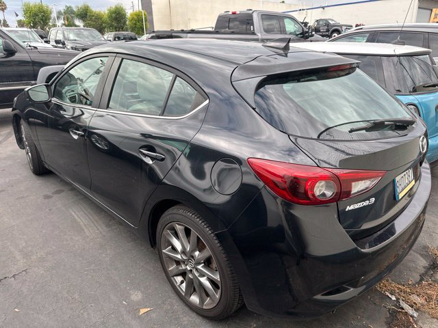 Used 2018 MAZDA MAZDA3 Grand Touring w/ Premium Equipment Package FWD image 2