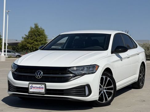 Used 2023 Volkswagen Jetta Sport FWD image 2