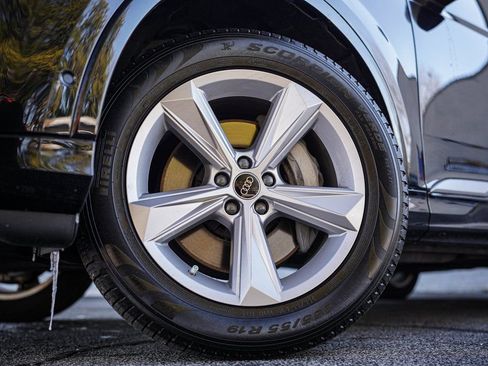 Used 2025 Audi Q7 2.0T Premium w/ Convenience Package image 19