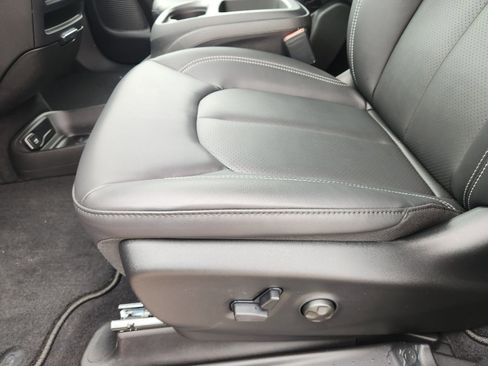 New 2026 Chrysler Pacifica Select w/ S Appearance Package FWD image 19