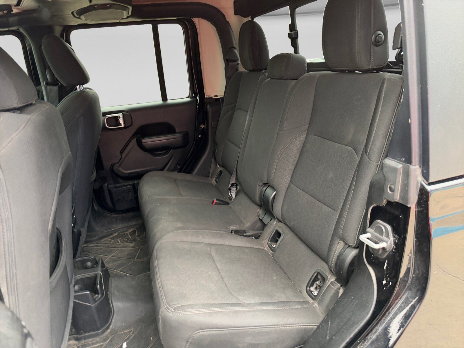 Used 2023 Jeep Gladiator Sport AWD/4WD image 17