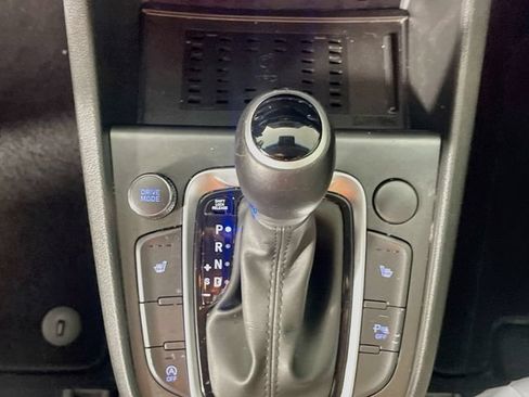 Used 2022 Hyundai Kona Limited FWD image 18