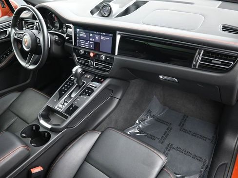 Certified 2025 Porsche Macan image 30