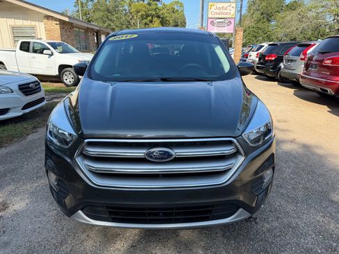 Used 2017 Ford Escape SE image 2