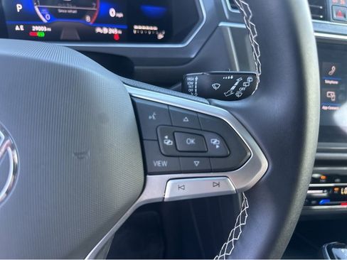 Used 2022 Volkswagen Tiguan SE image 25