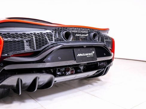 Used 2024 McLaren Artura RWD image 11