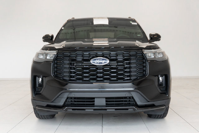 Used 2025 Ford Explorer ST-Line AWD/4WD image 6