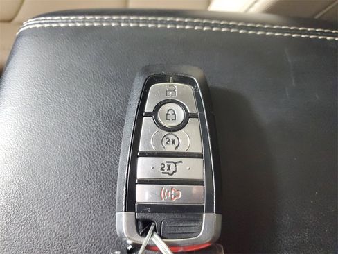 Used 2022 Ford Explorer Limited w/ Equipment Group 301A image 28