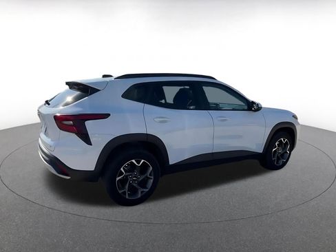 Used 2025 Chevrolet Trax LT w/ LT Convenience Package image 14