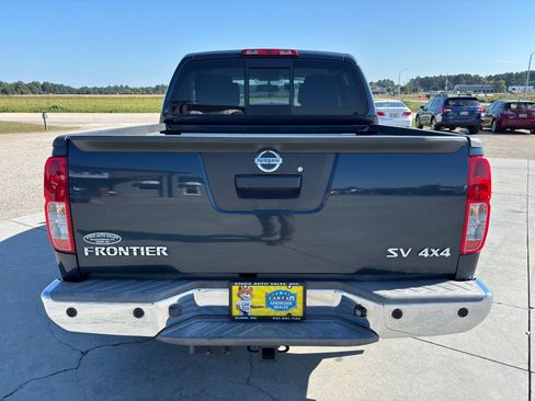 Used 2017 Nissan Frontier SV w/ SV Value Truck Package AWD/4WD image 5