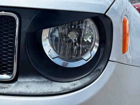 Used 2017 Jeep Renegade Latitude FWD image 10